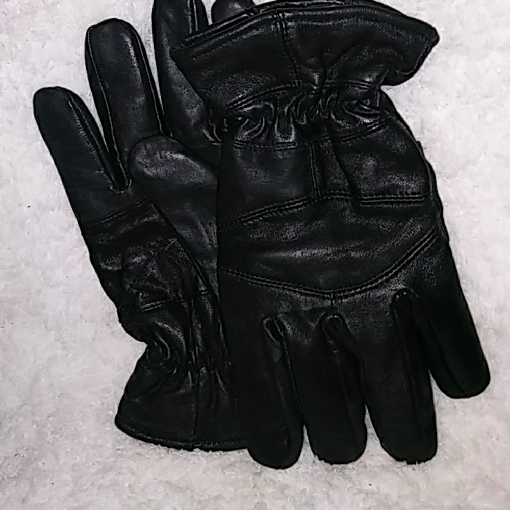 Mens black leather gloves.